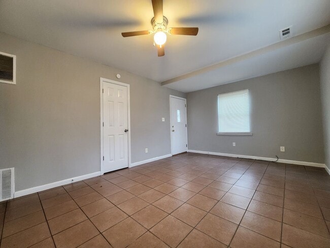 Photo - 634 S Wheatland Ave