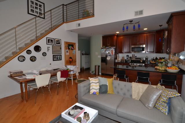 Building Photo - 3127 N Hoyne Ave Unit J09P
