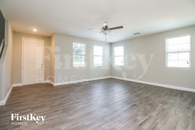 Photo - 305 N Sunrise