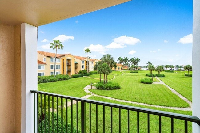 Photo - 135 Yacht Club Way Unit 206
