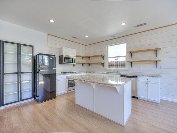 Photo - Clean and Spacious 3 Bedroom 2.5 Bathroom Home
