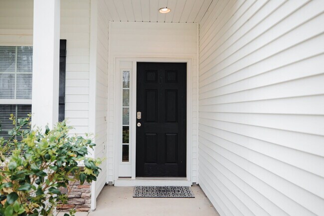 Photo - 4 Bed/2.5 Bath/Primary downstairs