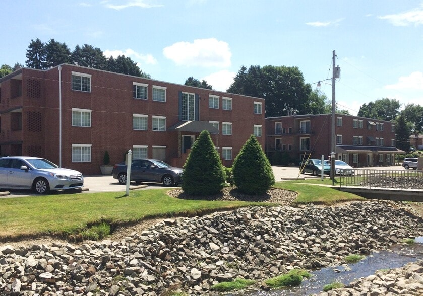 Laurel Village