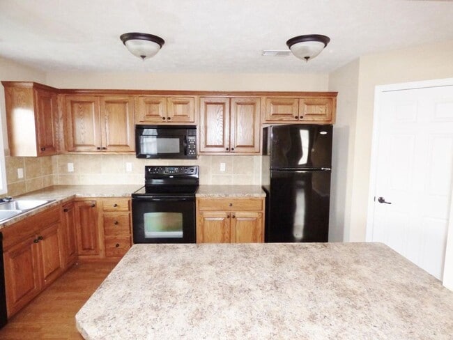 Photo - 4 bedroom 2.5 bathroom duplex located in a...