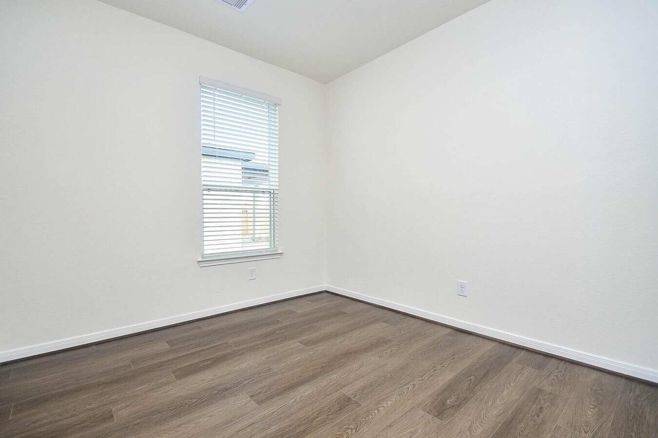 Photo - 25230 Benroe St