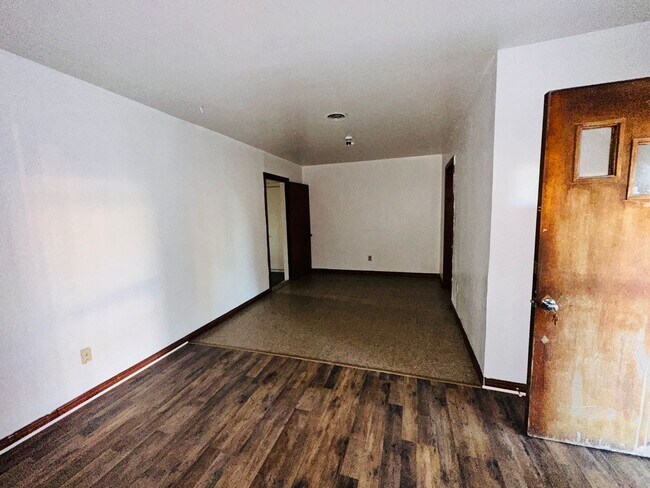 Photo - 3 bed/2bath with W/D connections and 2 garages