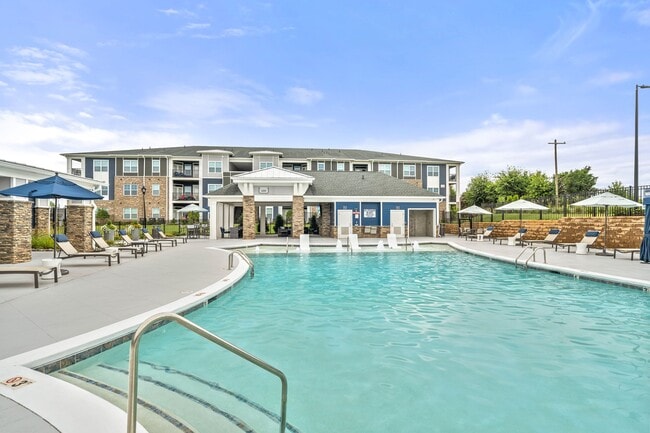 Sparkling Swimming Pool at Hawthorne at the Glen in Concord, NC - Hawthorne at the Glen