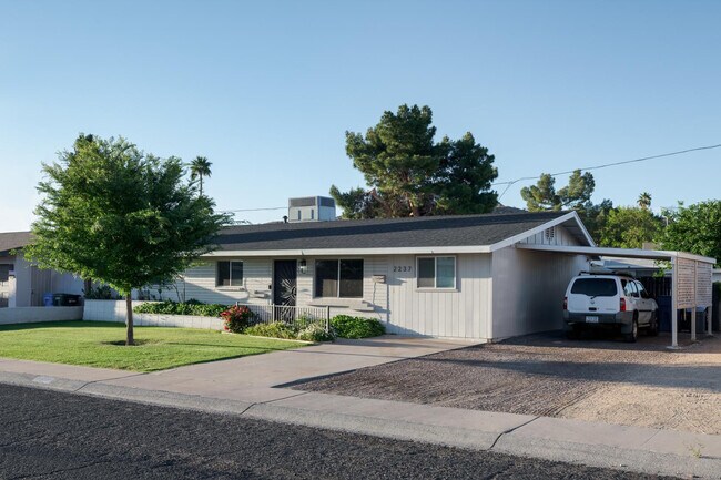 2237 E Hillery Dr