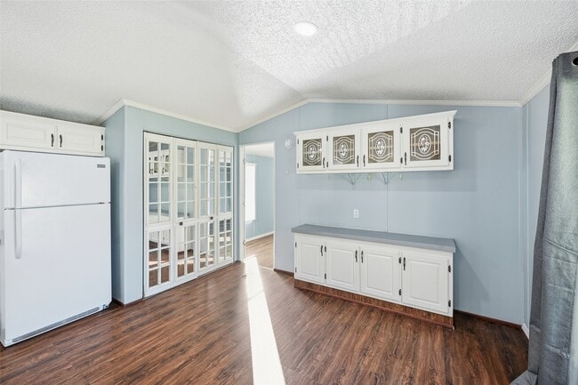 Photo - 22106 Maplewood Dr