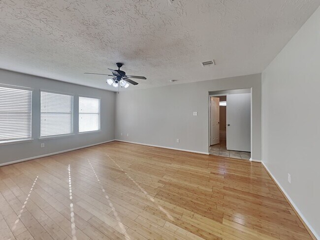 Photo - $750 Off Second Full Month rent if leased ...