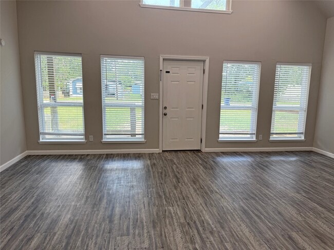 Photo - 220 St Croix Dr