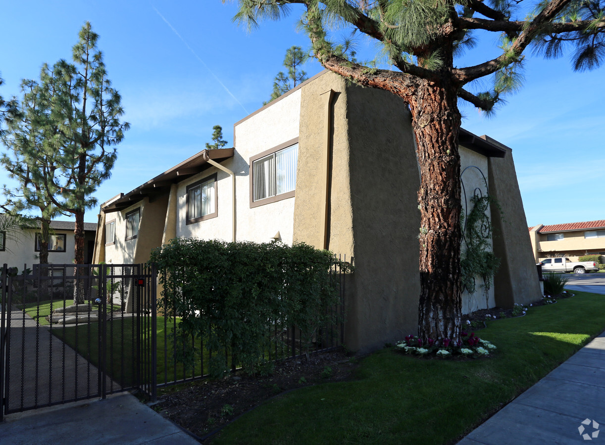 Chapman Village West Apartments - Chapman Village West Apartments