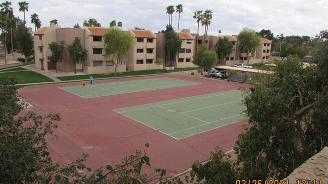 Building Photo - 540 N May Unit Apt 3119