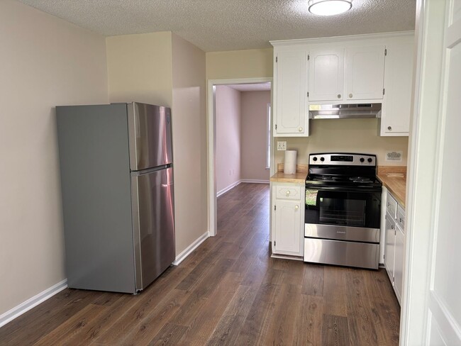 Photo - 102 Hickory Hills Ct