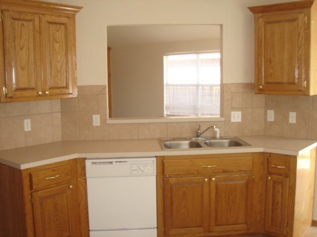 Photo - Open Floorplan - Yukon Schools - 3/2