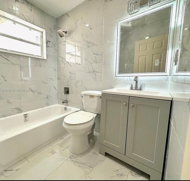 Building Photo - 6035 SW 39th St Unit 1