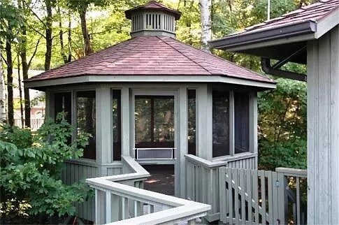 Photo - 8283 Islandview Rd