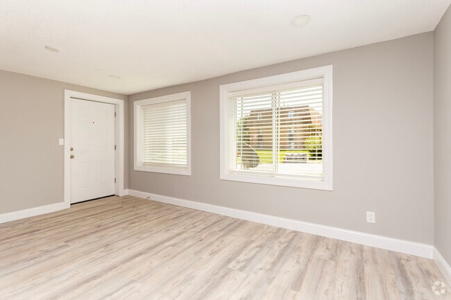 1BR, 1BA - 700SF
