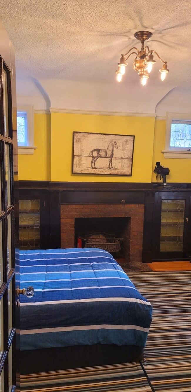 Photo - 180 Eileen Av