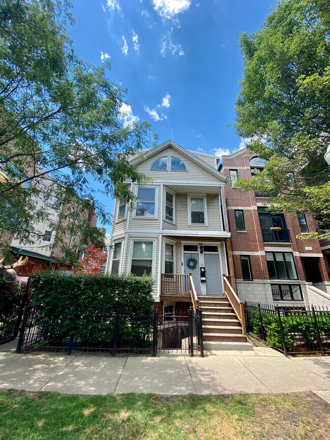 Photo - 3040 N Racine Ave Apartments Unit 1