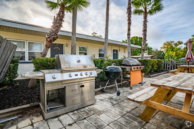 Building Photo - 5901 Fairfield Ave S