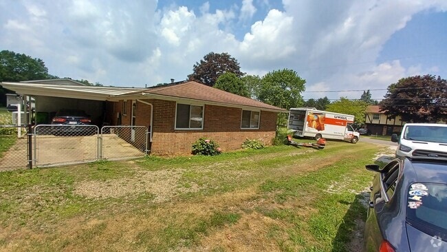 Building Photo - 373 Oak Manor St NE Rental