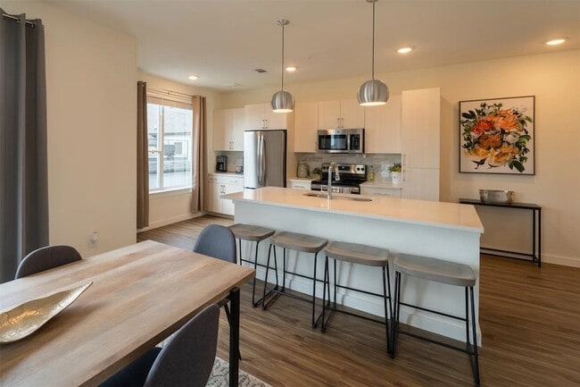 Photo - 3275 Summer St Unidad 1305