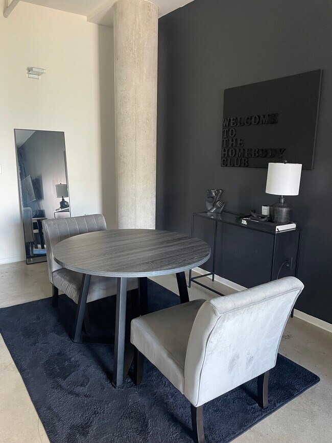 Photo - 2115 Yeaman Pl Unidad 409