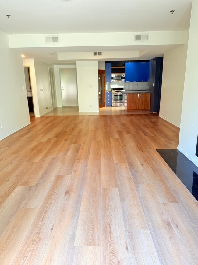 Photo - 2222 N Beachwood Dr Unidad 412