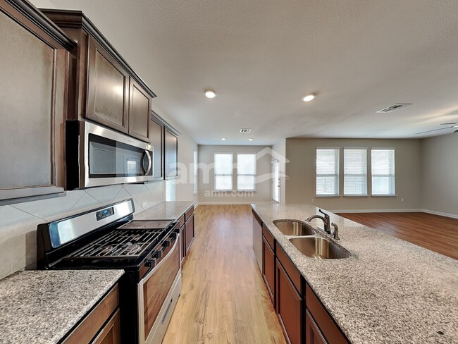 Photo - 8106 Cottage Rose Dr