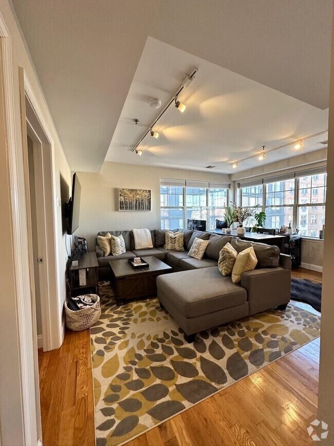 Building Photo - 4401 Park Ave Unit 6A Rental