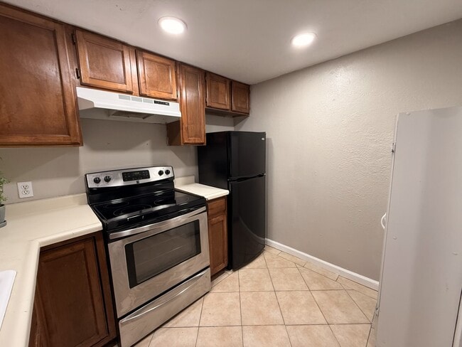 Photo - 1300 N Lafayette St Unit South Garden