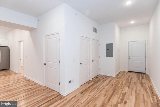 Photo - 315 N Preston St Unidad 202