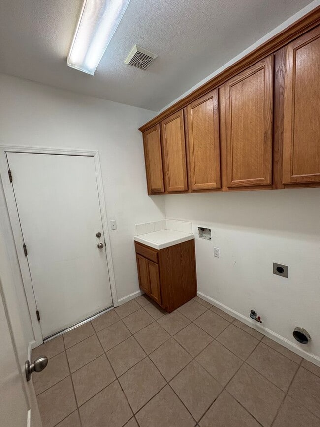 Photo - Spacious Tulare Home Available Now!
