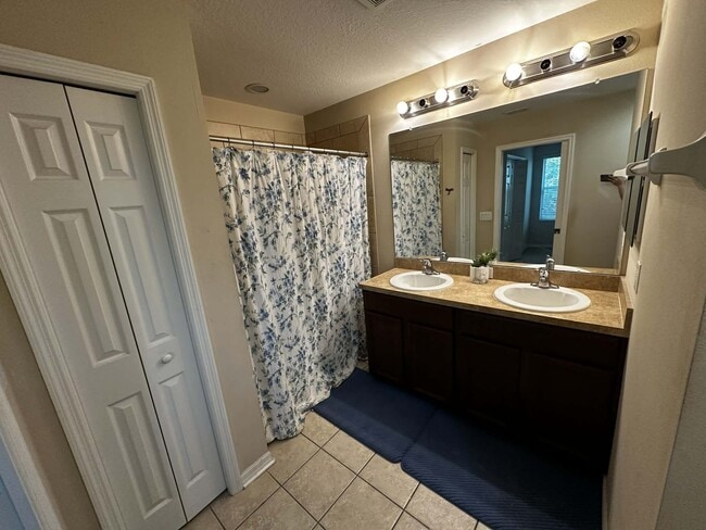 Photo - 6628 Holly Heath Dr