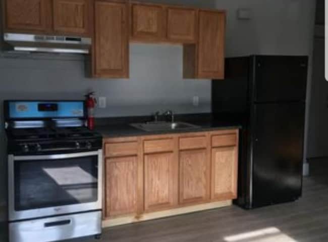 Building Photo - 3 Leete St Rental