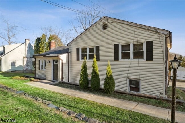 Photo - 272 Mt Kemble Ave