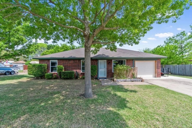 Photo - Charming Home located in a great neighborhood!