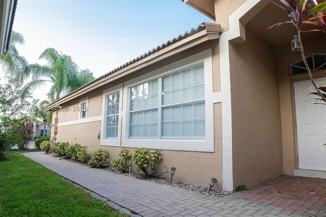 Photo - 16410 Sapphire St