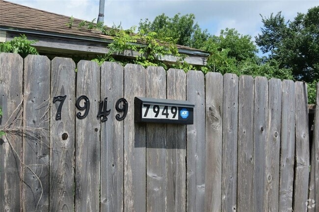 Building Photo - 7949 Lockwood Dr Rental