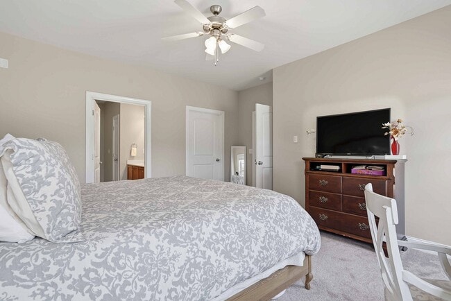 Photo - 211 Louisville Dr