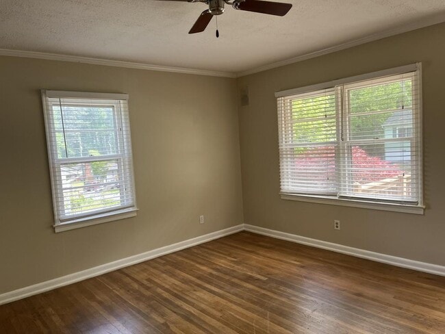 Photo - 549 Alpine Way