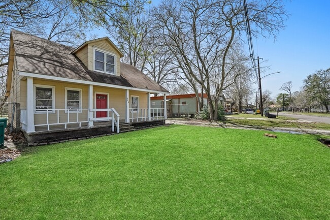 Photo - 205 Stimpson St