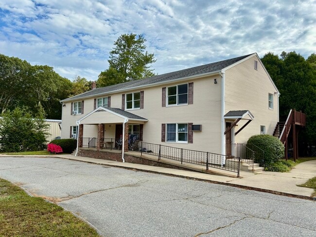 Building Photo - 14 Fairway Dr Unit 2 Rental