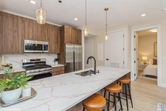 Unit 202 - Kitchen - ILUX Rental