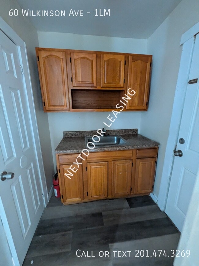 Building Photo - 60 Wilkinson Ave Unit 1LM