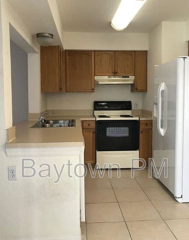 Photo - 16547 Lake Brigadoon Cir