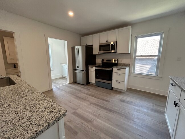Kitchen - 174 Church St Unit 176-2