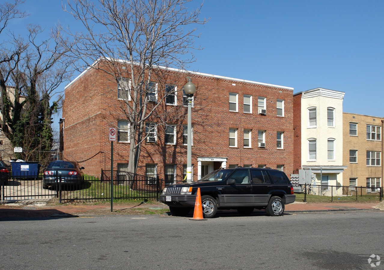 Photo - 604 12th St NE Apartments