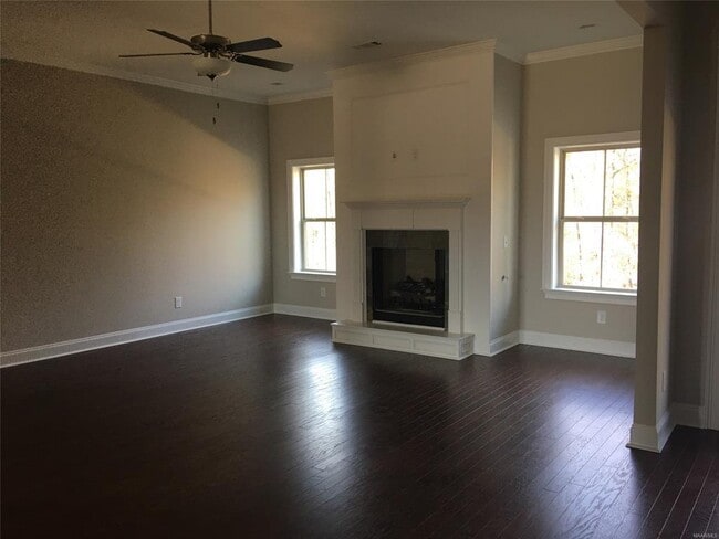 Photo - 353 Sydney Dr S